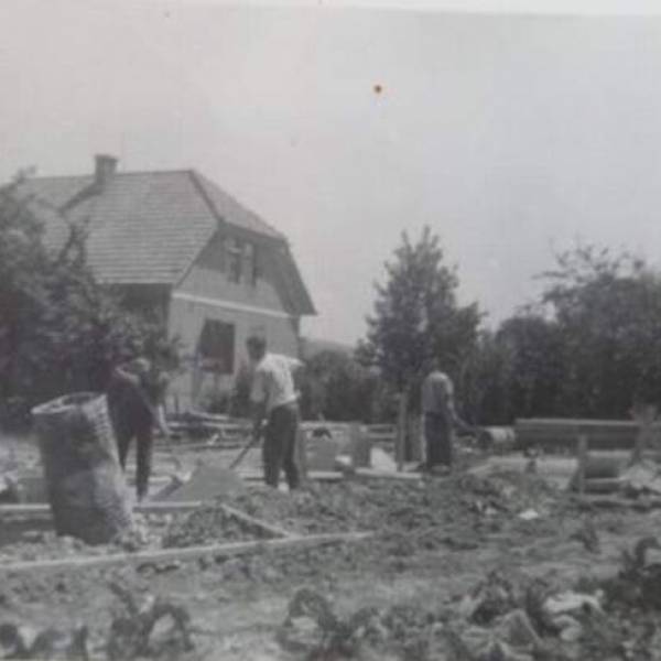 prva_bencinska_radece_1961_10.JPG