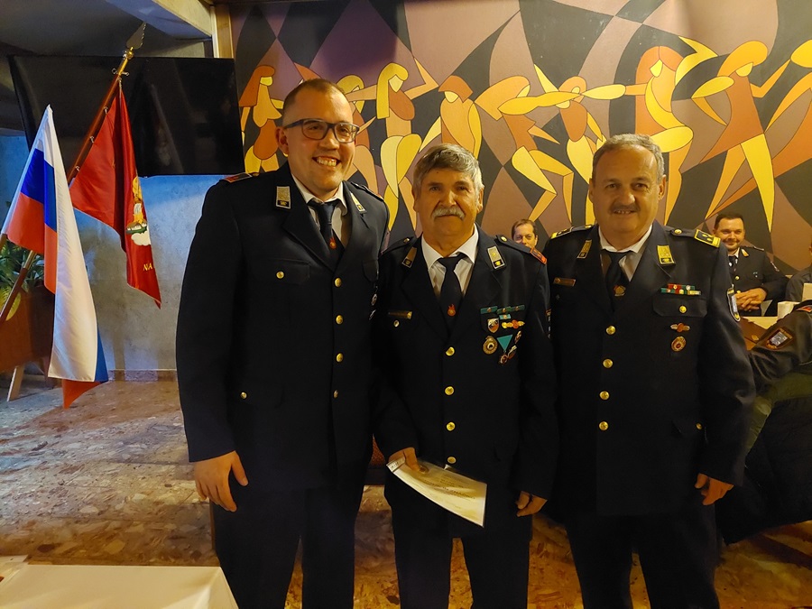 Za 60-letno aktivno delo v gasilski organizaciji je odlikovanje prejel Franc Slonecki