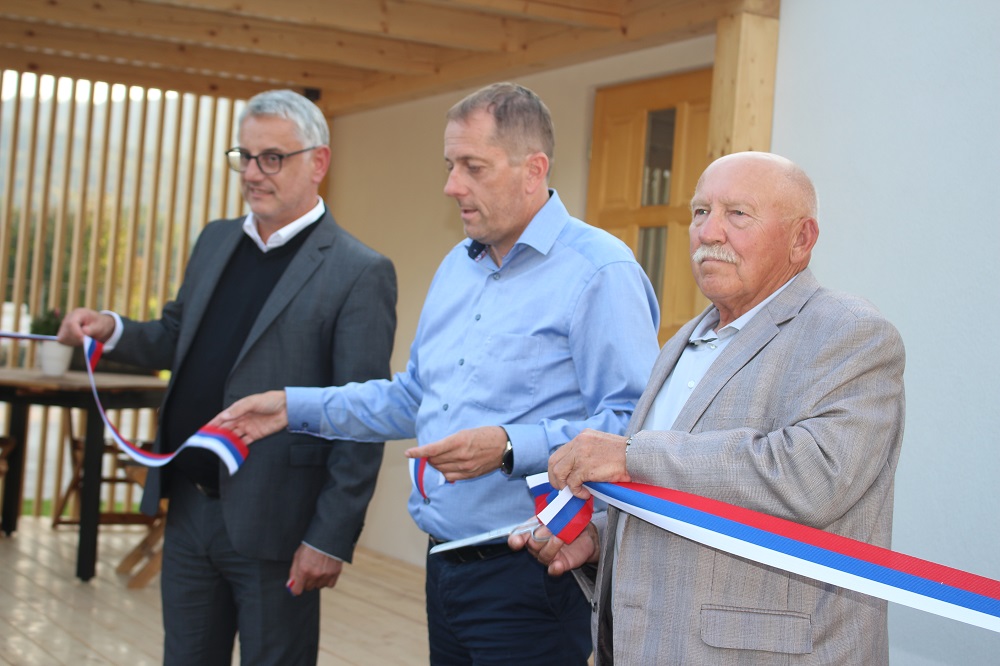 Foto-spomin: Ob prerezu traku - otvoritev ribiške vasice, september 2021