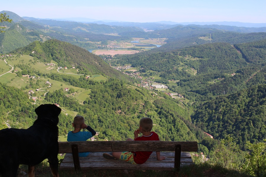 Pogled na Jelovo, Radeče in Hotemeško polje